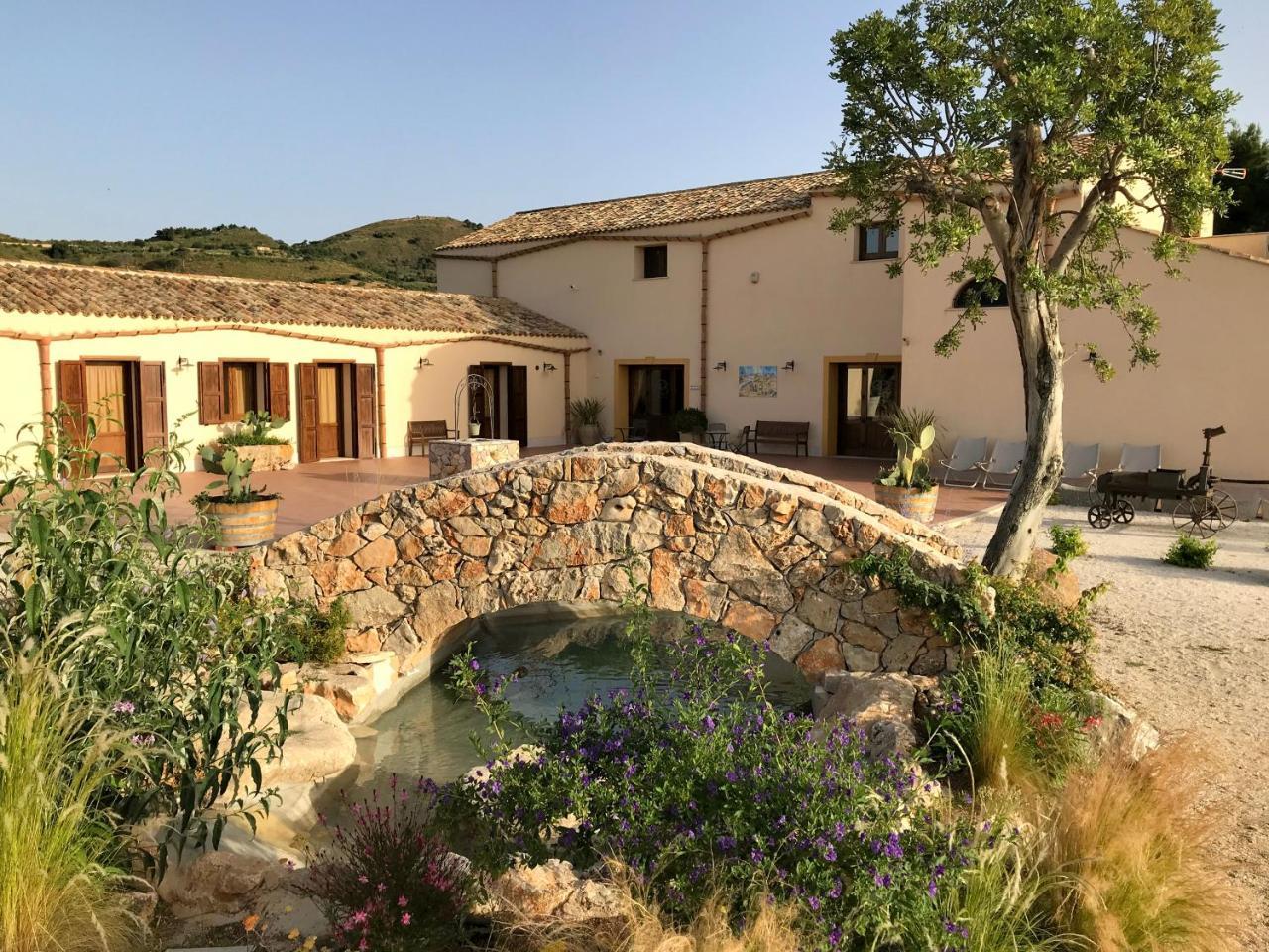Agriturismo Antichi Granai Villa Calatafimi Exterior photo